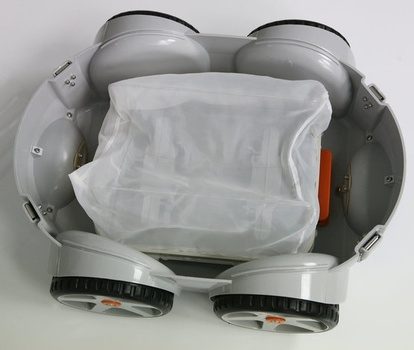 Poolrunner – filtrační vak ve spodní části robota