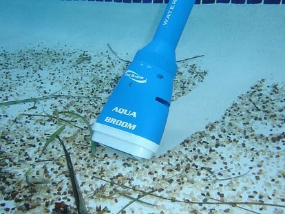 Aqua Broom při vysávání dna