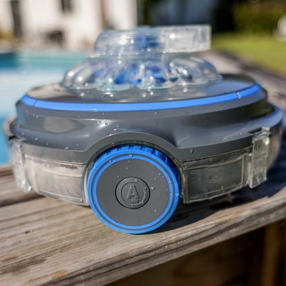 GRE Wet Runner Plus u bazénu
